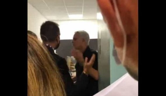 Mourinho fjaloset me gazetarë dhe e braktis konferencën, pas humbjes ndaj Lazios