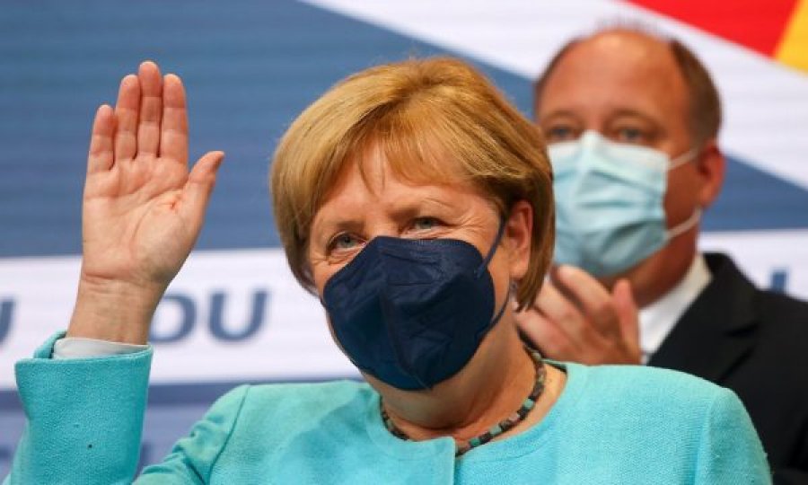 Merkel nuk mund t’i mbaj lotët pas humbjes së CDU