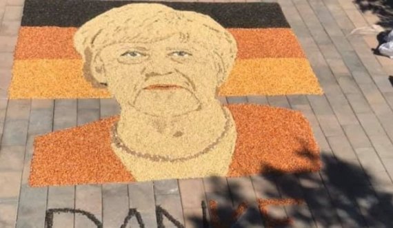 Artisti gjakovar përmes artit falënderon kancelaren Merkel për kontributin e saj ndaj kosovarëve 