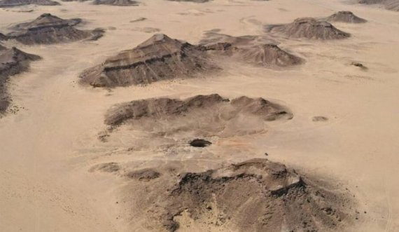 Çfarë fshihet në bunarin e ferrit? Hulumtuesit futen në kraterin misterioz në Oman, nga i cili dalin aroma të pakëndshme