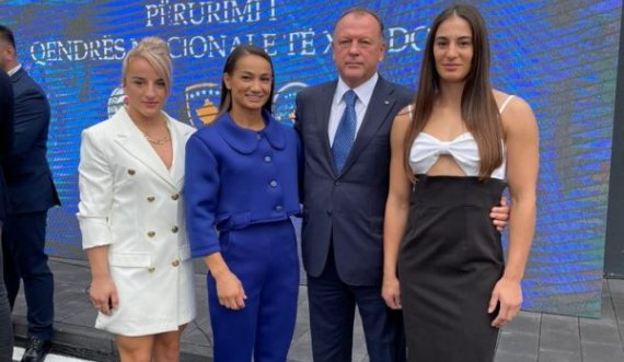 Presidenti i Federatës Ndërkombëtare të xhudos: Krenar që po qëndroj krah tri kampioneve olimpike në histori të Kosovës