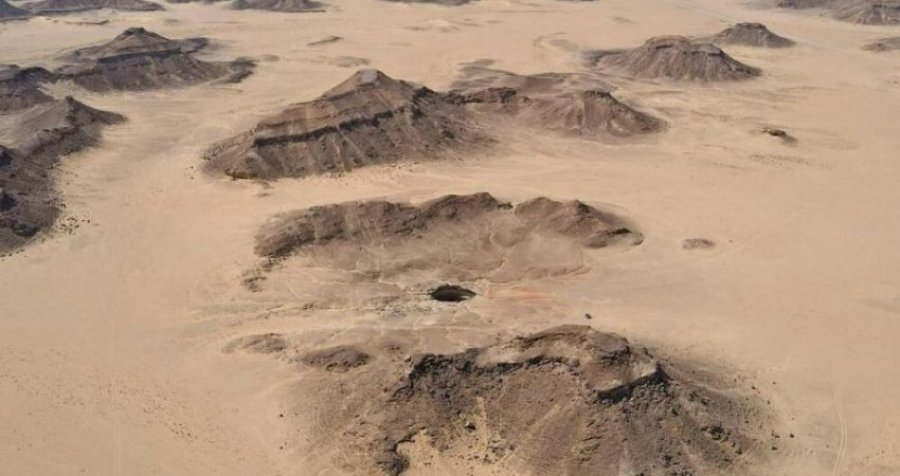 Çfarë fshihet në bunarin e ferrit? Hulumtuesit futen në kraterin misterioz në Oman, nga i cili dalin aroma të pakëndshme