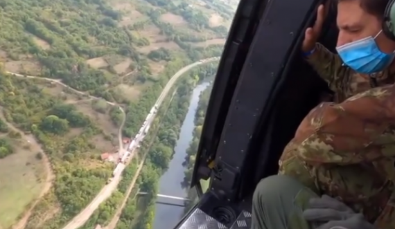 KFOR-i publikon video teksa monitoron situatën në veri nga ajri