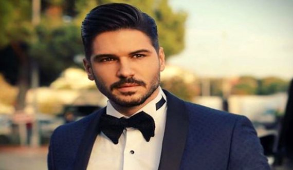Aktori i njohur turk publikon foto nga Shqipëria, shkruan edhe disa fjalë shqip