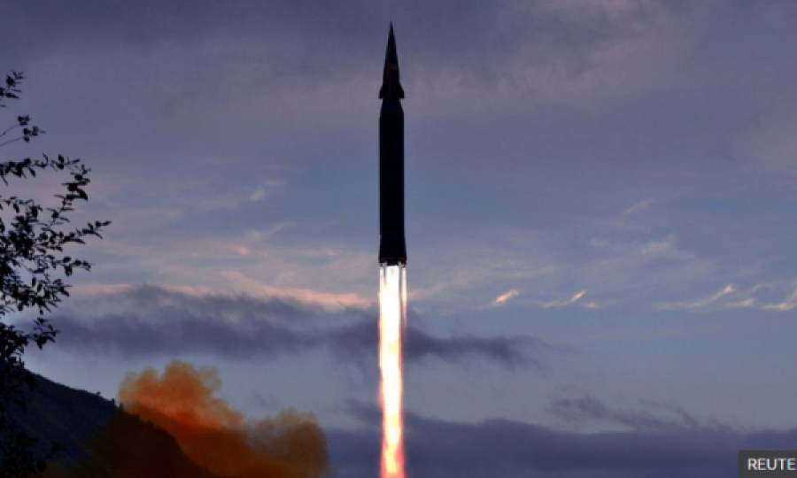 Koreja e Veriut lëshon raketë balistike pas largimit të Kamala Harrisit nga Koreja e Jugut