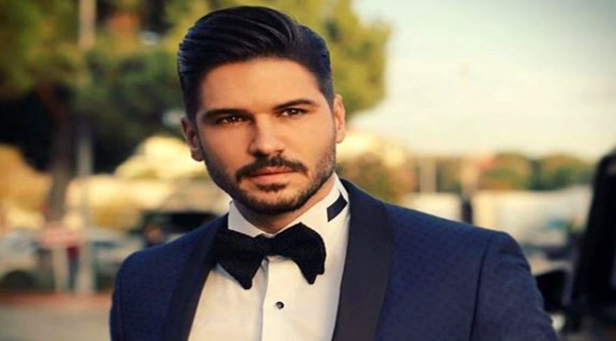 Aktori i njohur turk publikon foto nga Shqipëria, shkruan edhe disa fjalë shqip