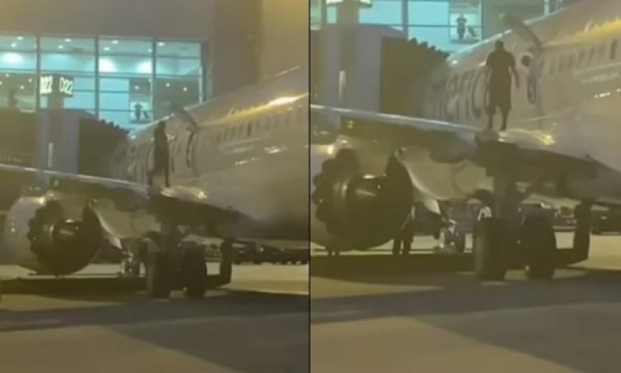 Pasagjeri që donte të zbriste i pari hap derën e emergjencës dhe ecën në krahun e avionit