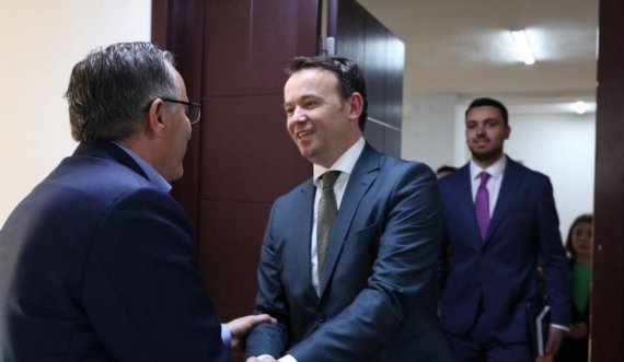 Bujqësia i bën bashkë ministrin Peci e kryetarin Hamza