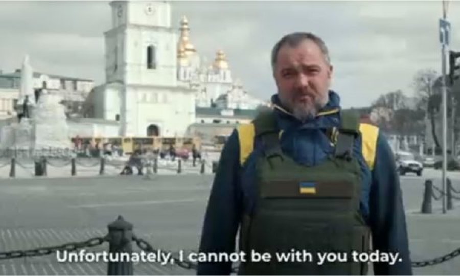 Kreu i futbollit ukrainas paraqitet nga fushë-beteja: Mos të ketë alarme sulmesh ajrore, por këngë tifozësh në stadiume