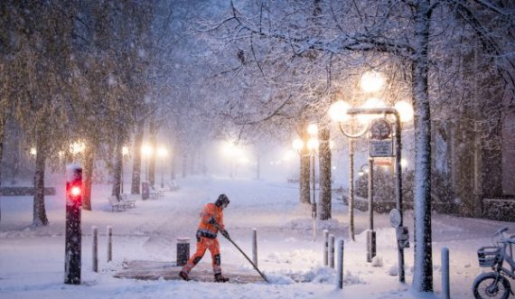 Borë dhe ngrica në Gjermani, kthehen temperaturat e dimrit