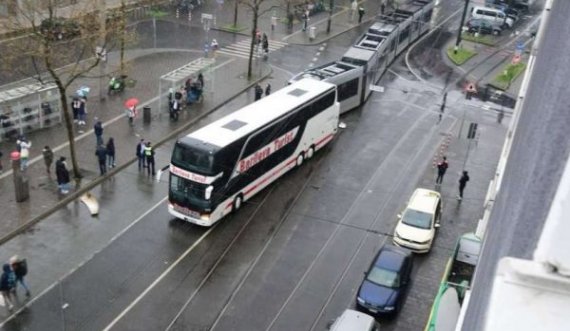 Autobusi nga Kosova aksidentohet në Gjermani, përplaset me një tramvaj