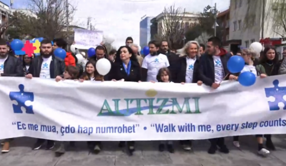 Në Prishtinë marshohet për personat me autizëm, merr pjesë edhe Vjosa Osmani e Përparim  Rama