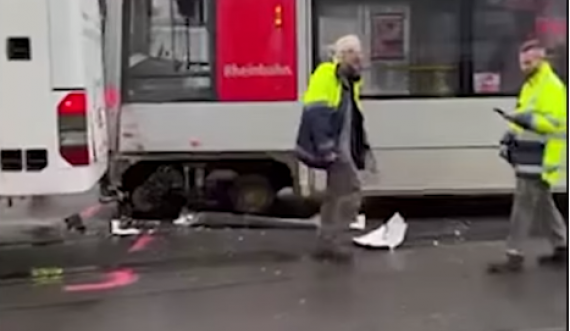 Dalin pamjet nga vendi ku autobusi nga Kosova u përplas me tramvaj në Gjermani