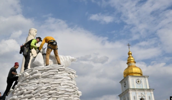 UNESCO: Mbi 50 vende historike të Ukrainës janë dëmtuar