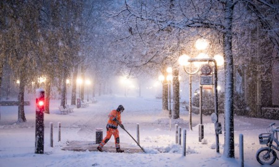 Borë dhe ngrica në Gjermani, kthehen temperaturat e dimrit