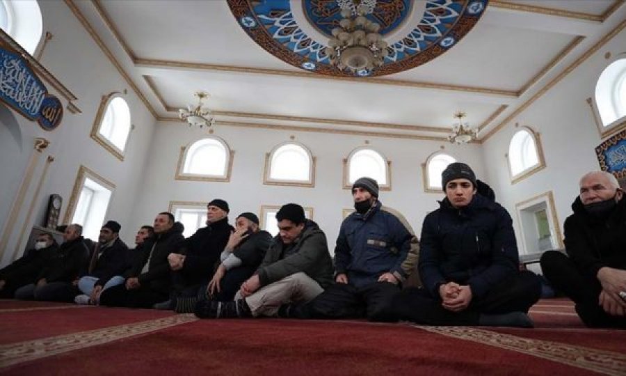 Zyrtarja ukrainase: Myslimanët ukrainas po detyrohen ta festojnë Ramazanin me armë në duar