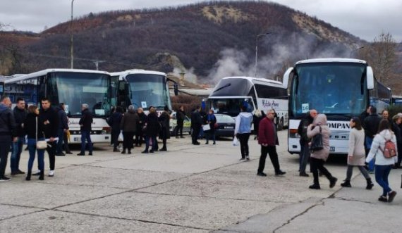 Mediat serbe raportojnë për kontrolle policore të autobusëve