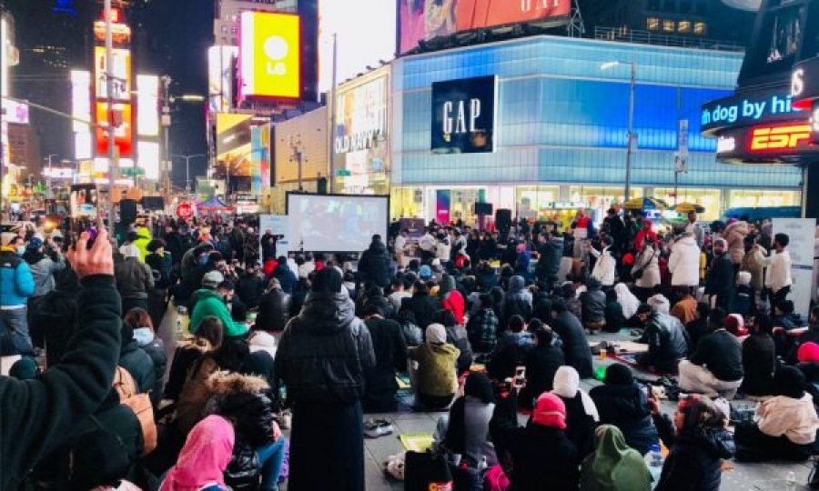 Për herë të parë falet namazi i taravive në sheshin kryesor të New Yorkut