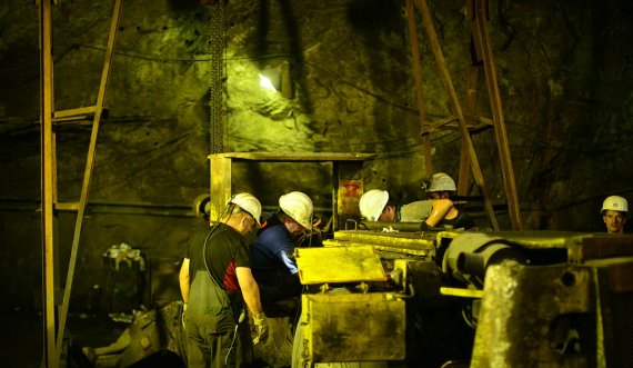 Të nderuar prijës të shtetit të Kosovës mos i harroni mineralet e minierat e Kamenicës, janë pasuri e madhe e Kosovës dhe jo e Serbisë!