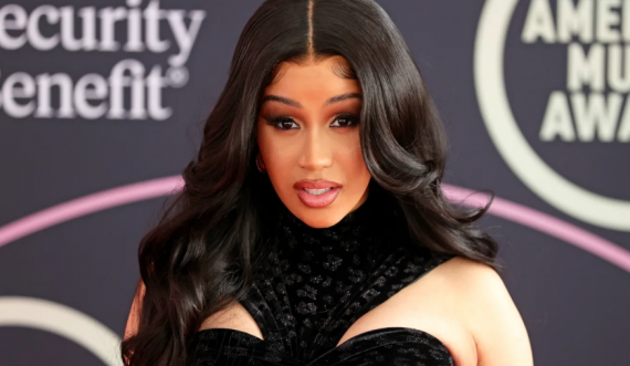 Cardi B zbulon pse nuk shkoi në “Grammy Awards” pasi u sulmua nga fansat