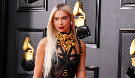 Dua Lipa shfaqet me ndryshimin drastik në “Grammy Awards”, artistja shkëlqen me veshjen e saj