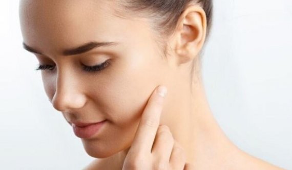 Këshilla për kujdesin e lëkurës, 4 gjëra që nuk duhet t’i vendosni kurrë në fytyrë
