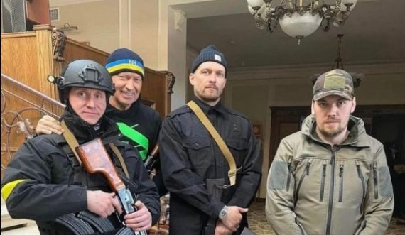 Usyk zbulon se rusët kanë shtënë në shtëpinë e tij dhe se i kanë tërhequr zvarrë fqinjët