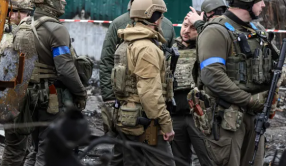 Zelenskiy lëshon Kyivin për të shkuar në vendin ku u masakruan civilët