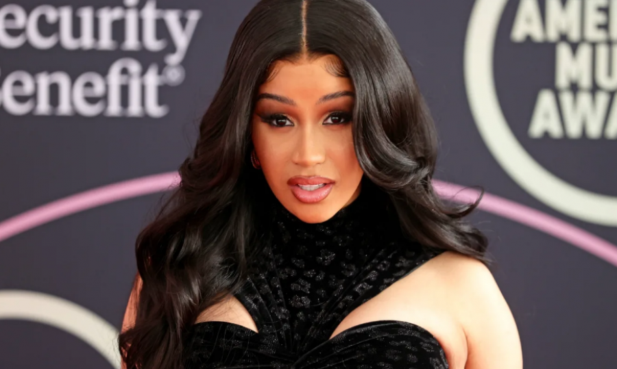 Cardi B zbulon pse nuk shkoi në “Grammy Awards” pasi u sulmua nga fansat