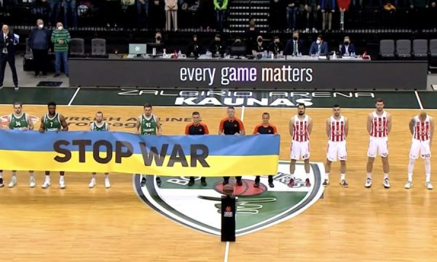 Basketbollistin amerikan s’e la klubi serb ta mbajë banerin kundër luftës: Unë jam për paqe në botë
