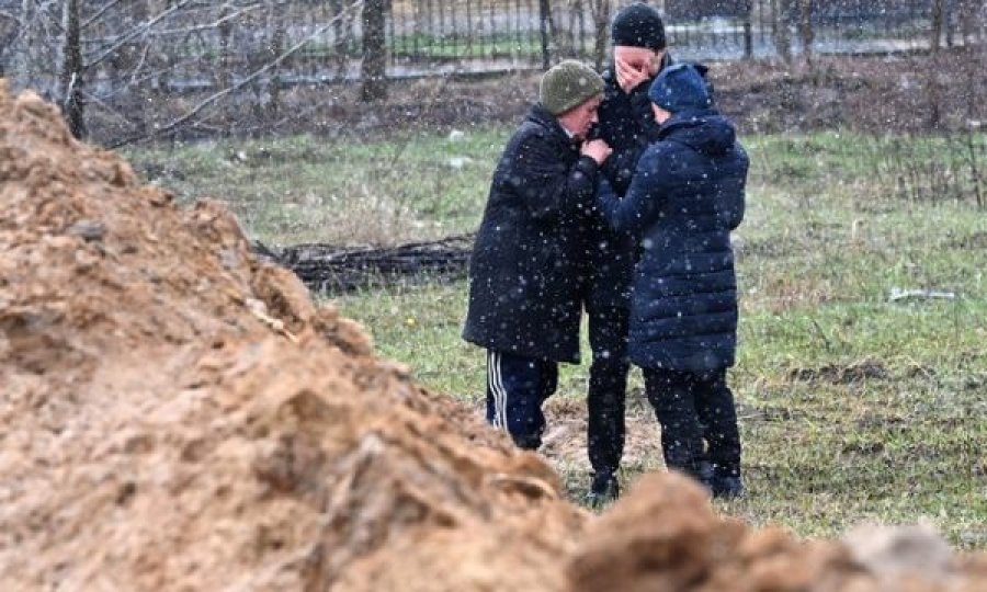 Ekipi i CNN: Kemi gjetur një varr masiv me civilë të vrarë në Bucha
