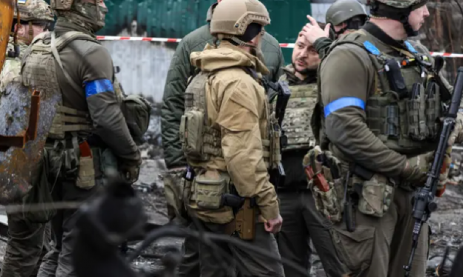 Zelenskiy lëshon Kyivin për të shkuar në vendin ku u masakruan civilët