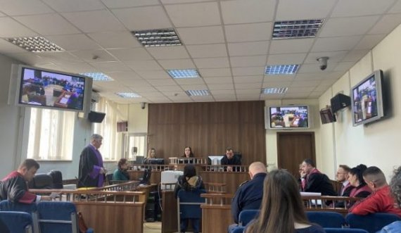 Gjykimi për shpërthimin në Zhur, bashkëshortja e policit të vrarë parashtron kërkesë pasurore – juridike