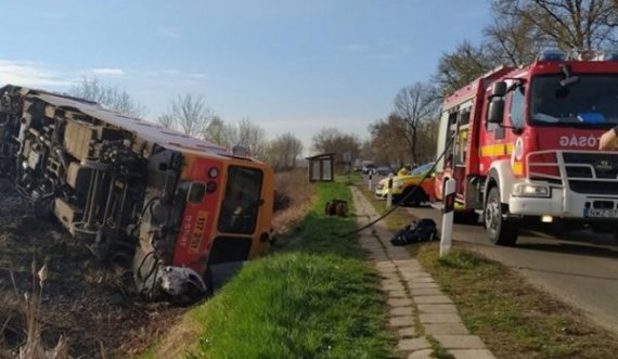 Disa të vdekur pasi kamioni e goditi trenin duke e hedhur nga binarët