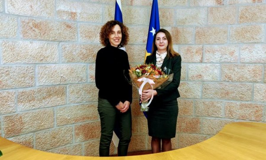 Ambasadorja e Izraelit sot në Kosovë, takohet me kryekuvendarin Konjuca