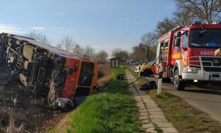 Disa të vdekur pasi kamioni e goditi trenin duke e hedhur nga binarët