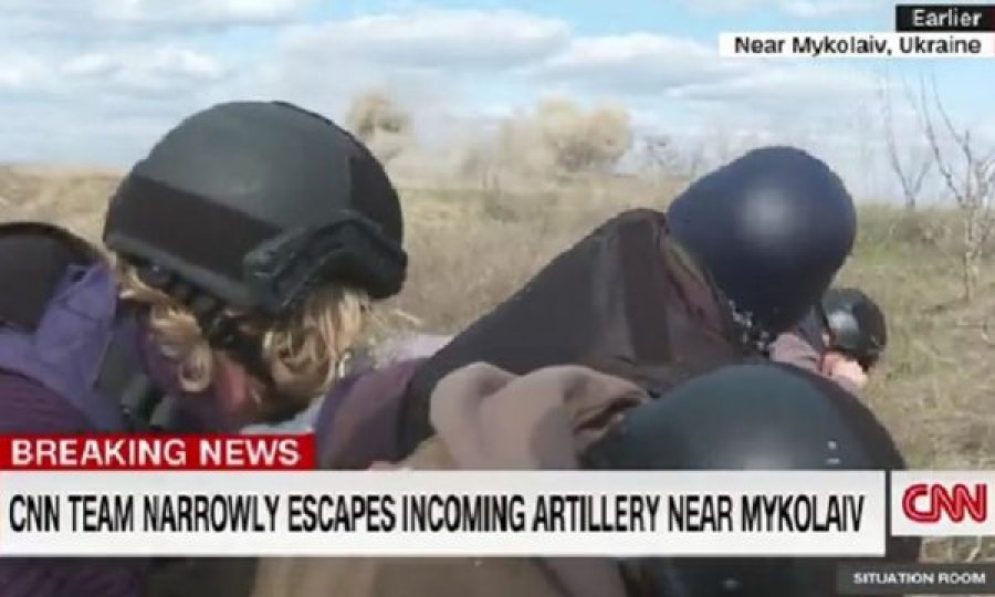 Pamje dramatike: Bombardime pranë ekipit të CNN në Ukrainë