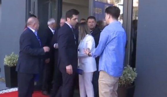 Sekretari i FFK-së përplaset me gazetarin e sportit pas konferencës së Agim Ademit