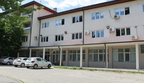 Rikthehen në punë gjyqtarët serbë në Themeloren e Mitrovicës