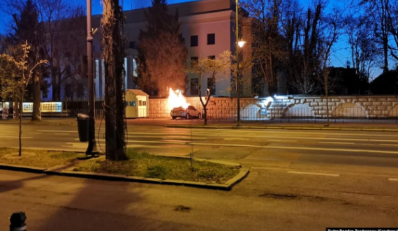Vetura përplaset në portën e Ambasadës ruse në Rumani, vdes shoferi