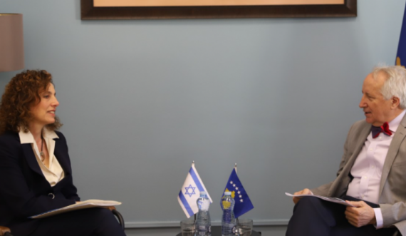 Latifi takohet me ambasadoren izraelite, thotë se e ka një plan për transformimin e shëndetësisë