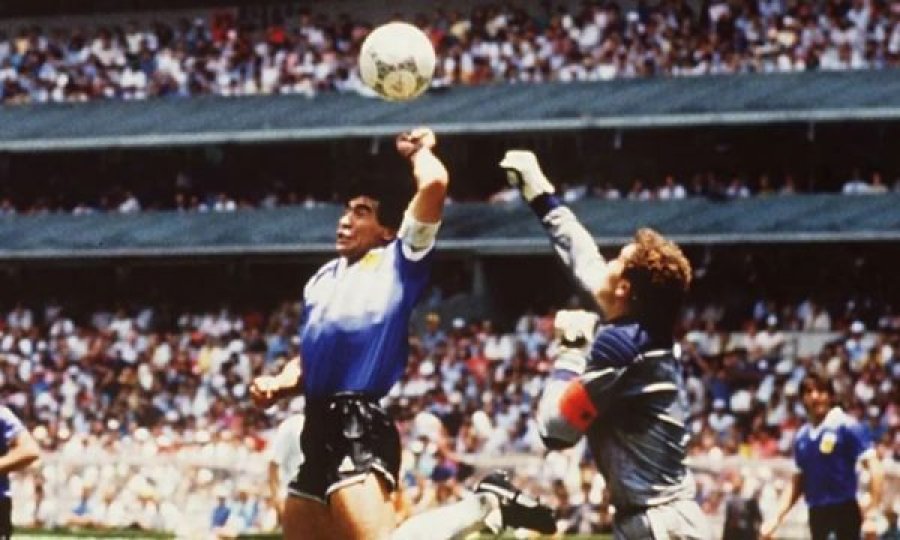 Fanella e famshme e Maradonës “Dora e Zotit” në shitje për 5 milionë euro