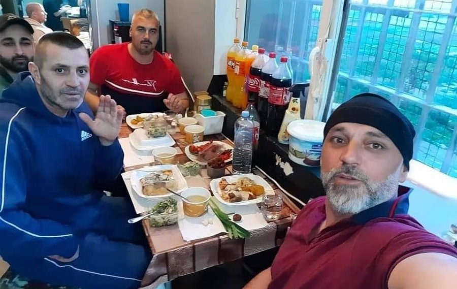 Djemtë e Kumanovës gjatë iftarit në burgun e Idrizovës, Shkup