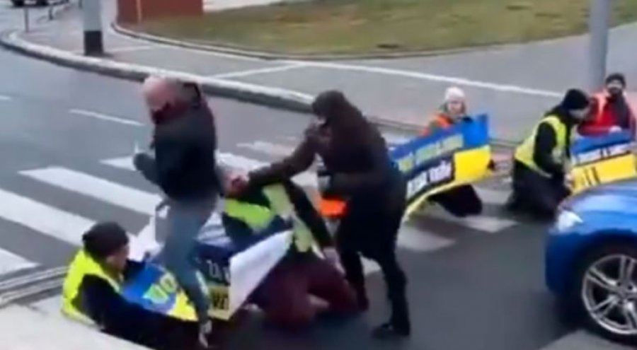 Aktivistët çekë sulmohen fizikisht, protestonin kundër mosvënies së embargos ndaj kompanive ruse