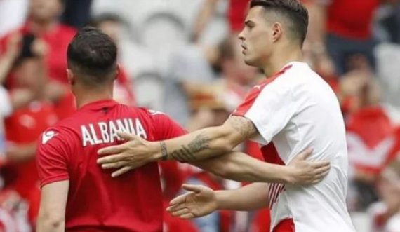 Vëllezërit Xhaka me mesazhe emocionuese pasi e humbën personin e tyre të afërt