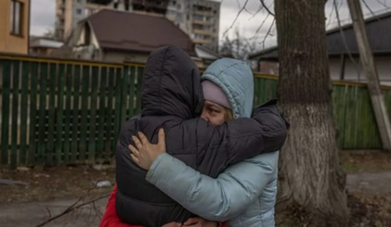 Grimerja e identifikon një viktimë në Bucha nga thonjtë e saj të lyer