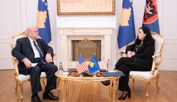 Osmani pret ambasadorin amerikan, diskutojnë për agjendën