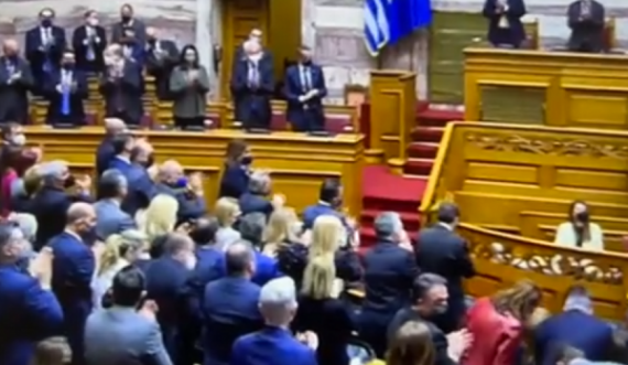 “Liri a Vdekje”, Zelensky trazon Parlamentin grek me fjalimin e tij