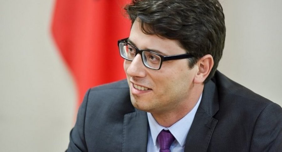 Ministri Murati i përgjigjet me Telekom akuzave për punësimet partiake: LVV-ja e ka shpëtu KEK-un