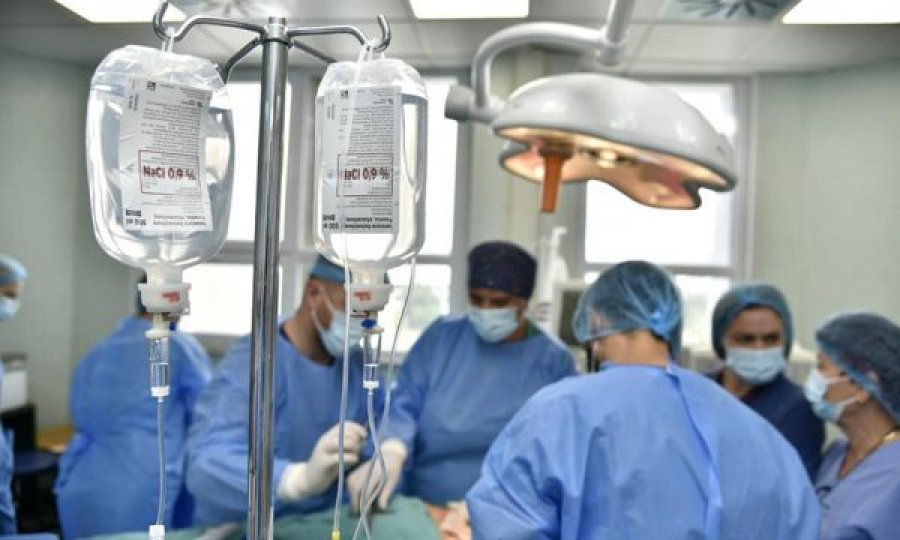 Anesteziologët “bossët” e QKUK-së, pacientët presin për ta për të hyrë në operacione